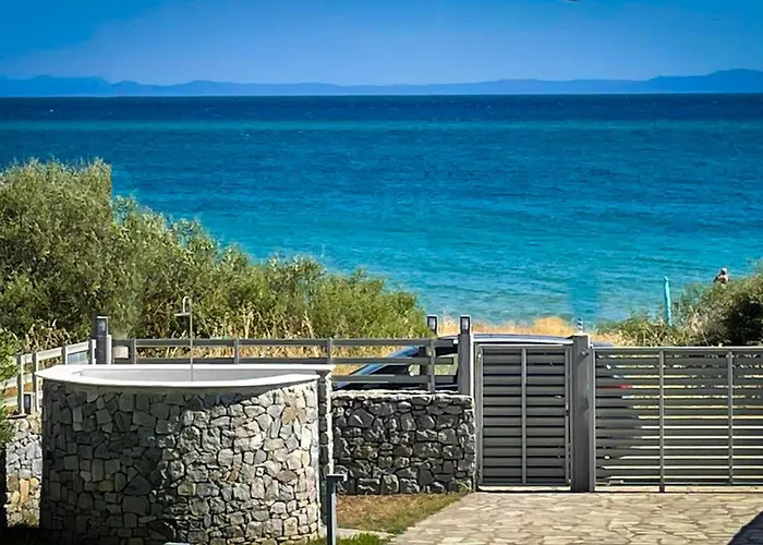 Only Blue Vila Karianí